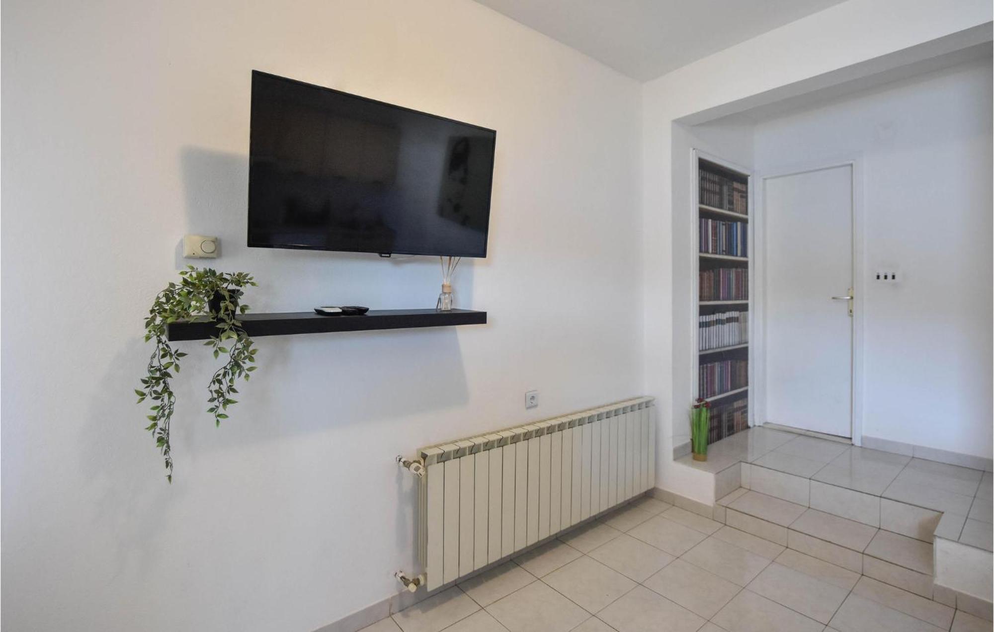 Nice Home In Poljica With House Sea View Marina Exterior foto