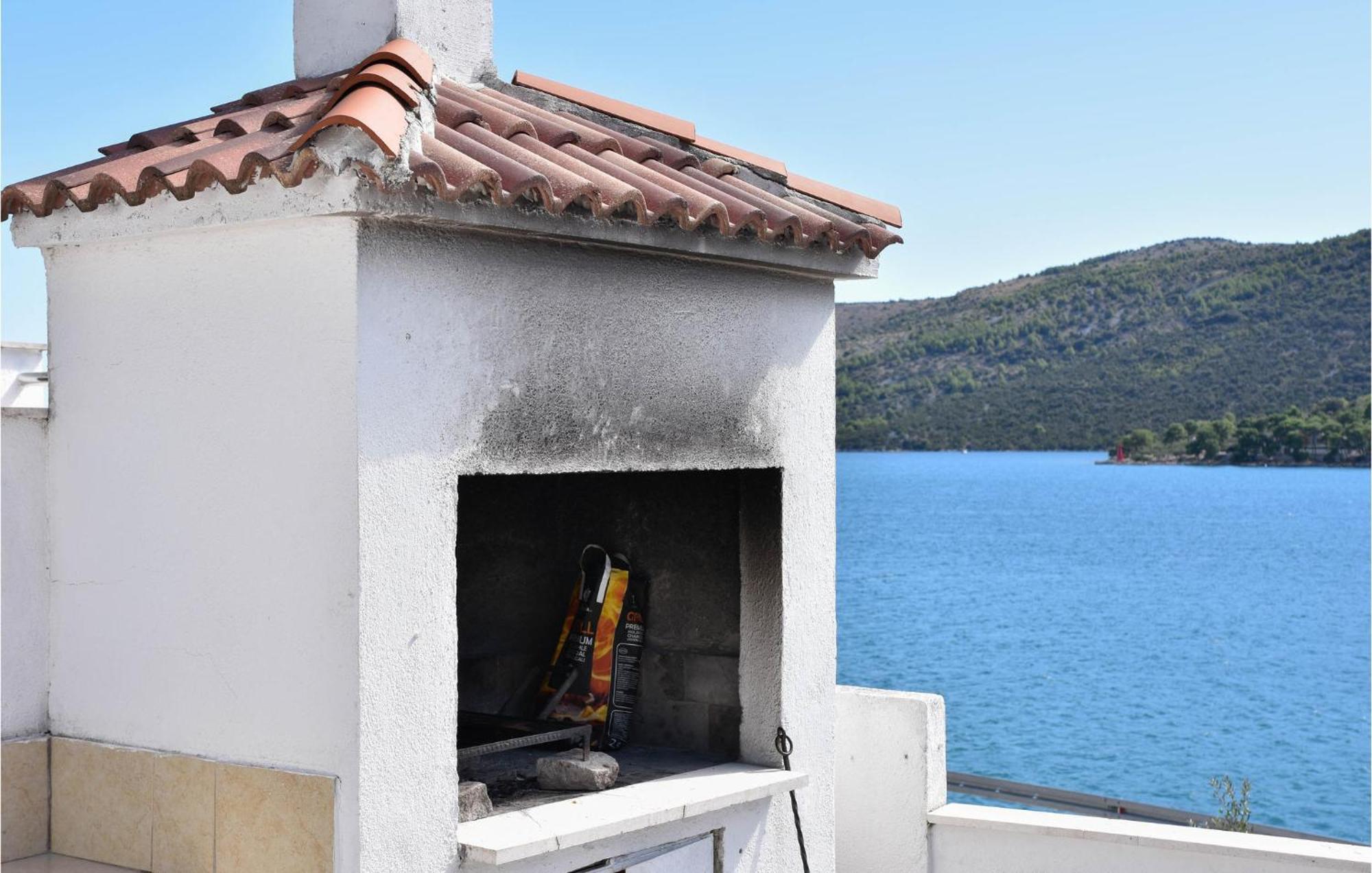 Nice Home In Poljica With House Sea View Marina Exterior foto